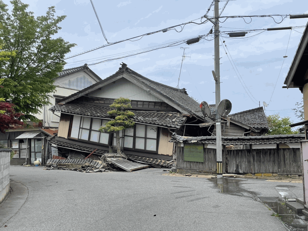 日本突发6.3级地震 实拍画面曝光，大批人群逃命